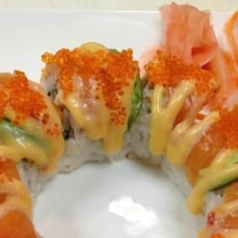 Delicious Salmon Roll: A Sushi Favorite